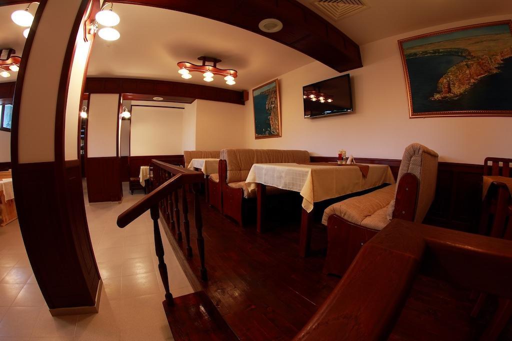 Hotel Akre Kavarna Bagian luar foto