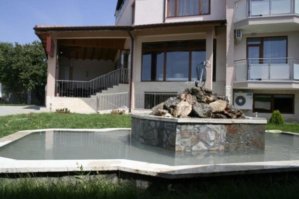Hotel Akre Kavarna Bagian luar foto