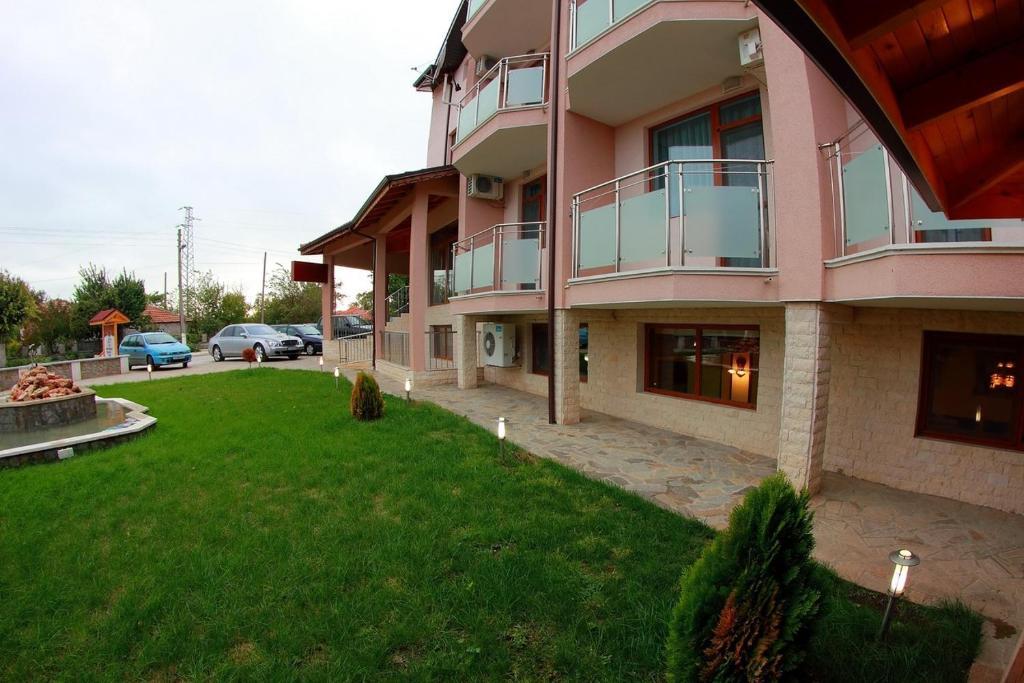Hotel Akre Kavarna Bagian luar foto