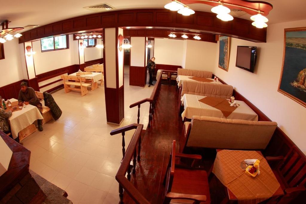Hotel Akre Kavarna Bagian luar foto